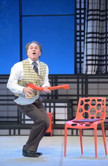Vakhtangov Theater final rehearsal of "It Runs In The Family"