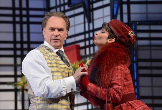 Vakhtangov Theater final rehearsal of "It Runs In The Family"