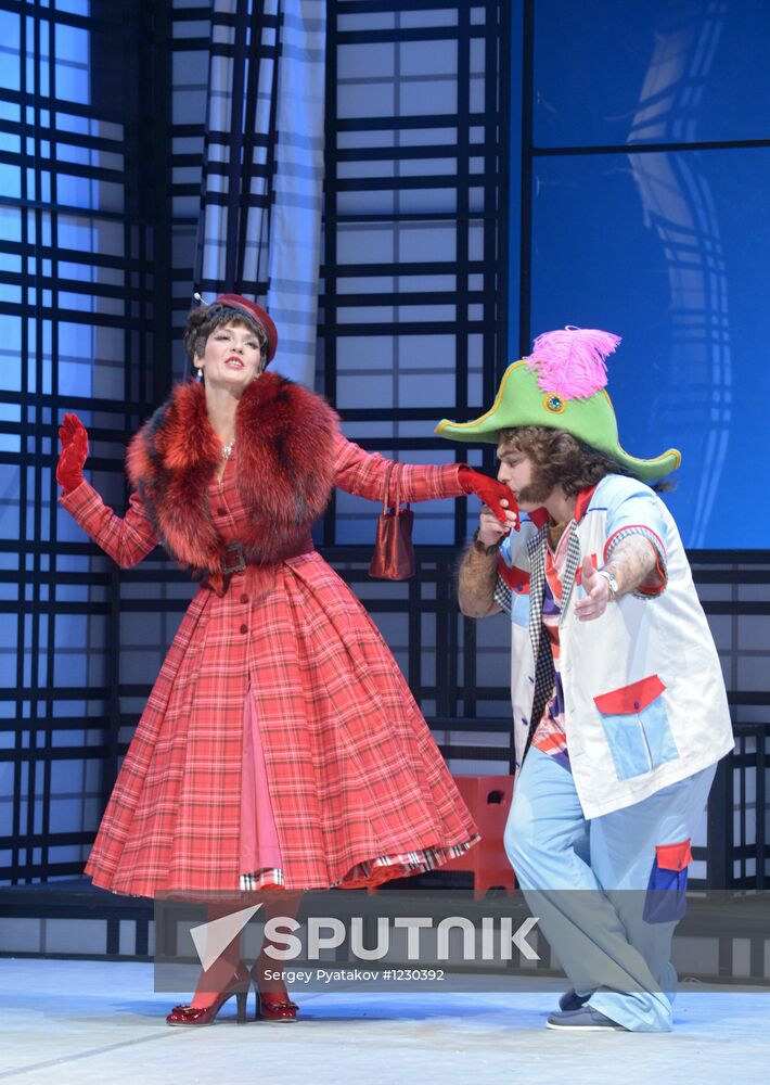 Vakhtangov Theater final rehearsal of "It Runs In The Family"