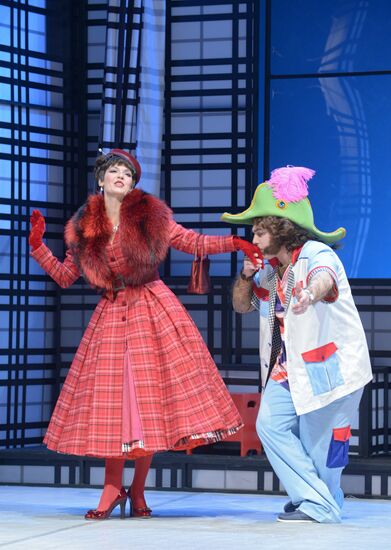 Vakhtangov Theater final rehearsal of "It Runs In The Family"