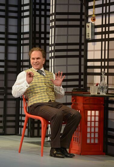 Vakhtangov Theater final rehearsal of "It Runs In The Family"