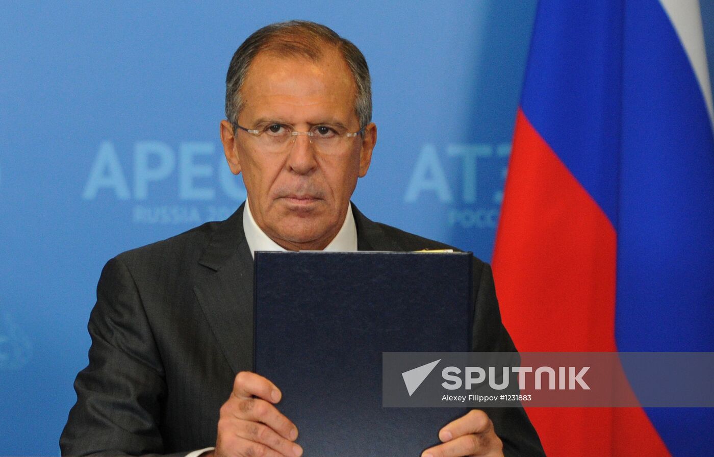 Sergei Lavrov meets Hillary Clinton at APEC Leaders' Meeting