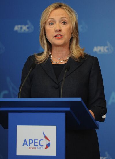 Sergei Lavrov meets Hillary Clinton at APEC Leaders' Meeting
