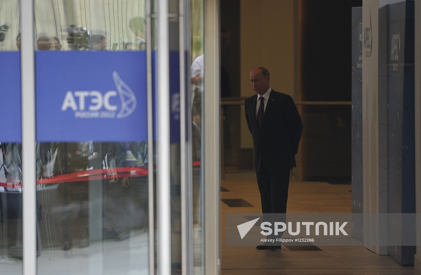 APEC leaders arrive for First APEC Economic Leaders' meeting