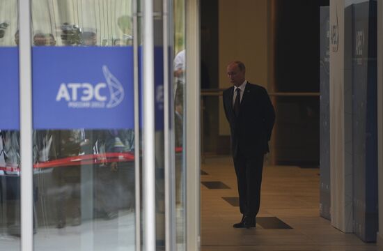 APEC leaders arrive for First APEC Economic Leaders' meeting