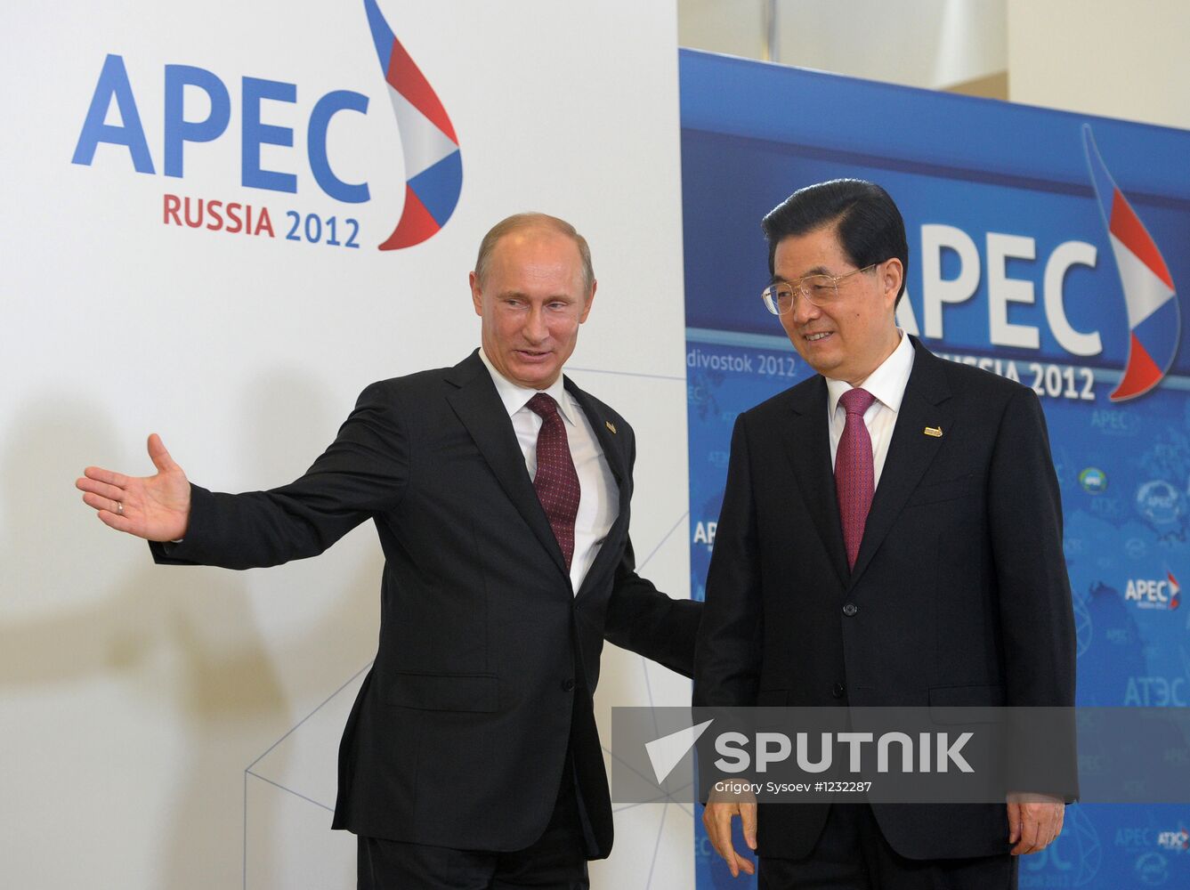 APEC leaders arrive for First APEC Economic Leaders' meeting