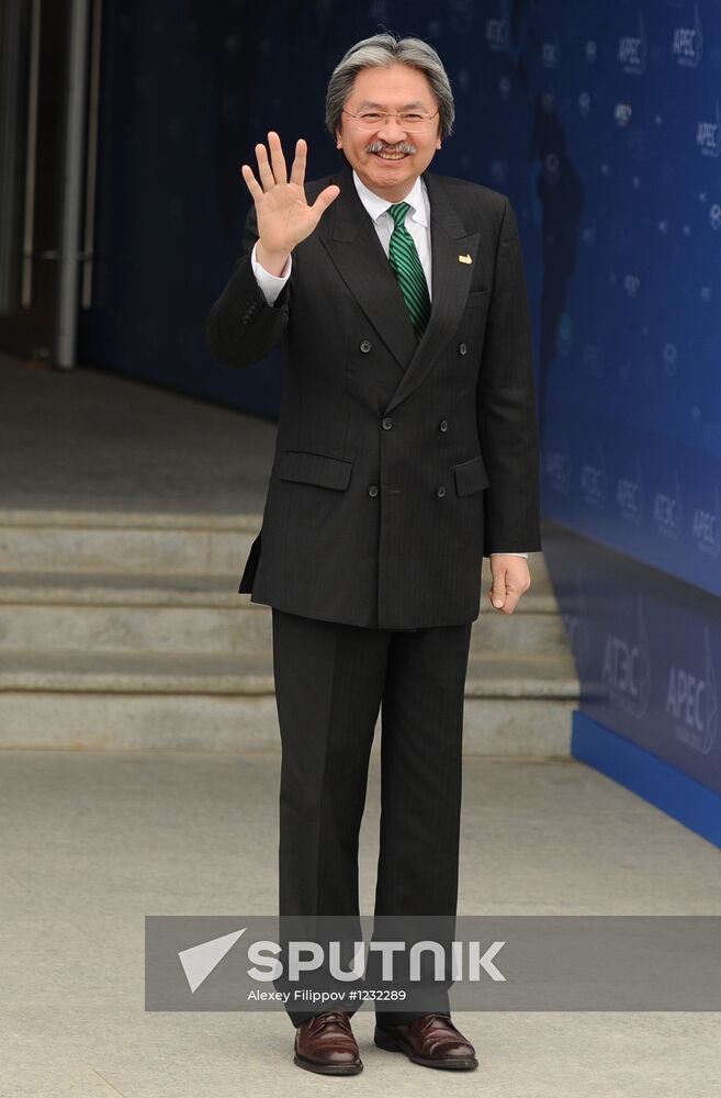 APEC economic leaders gather for their first meeting