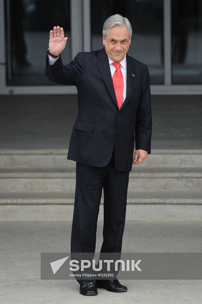 APEC economic leaders gather for their first meeting