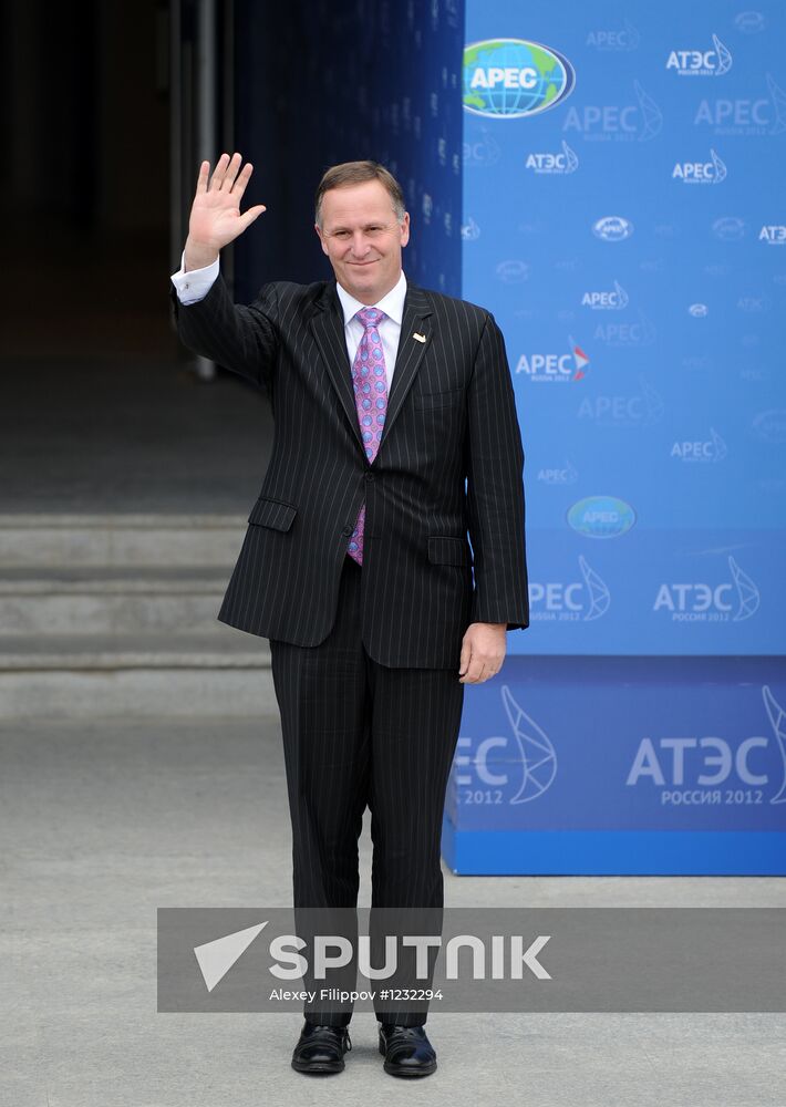 APEC economic leaders gather for their first meeting