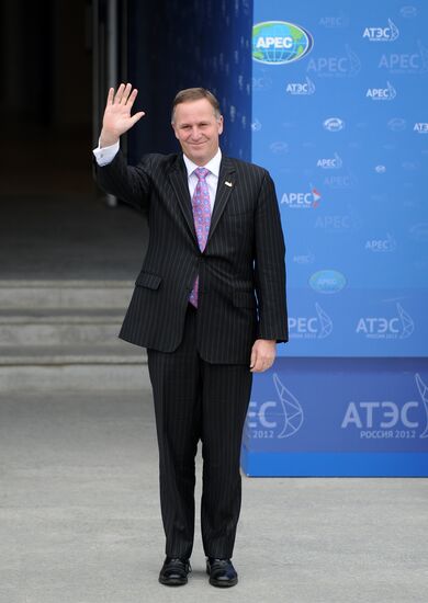 APEC economic leaders gather for their first meeting