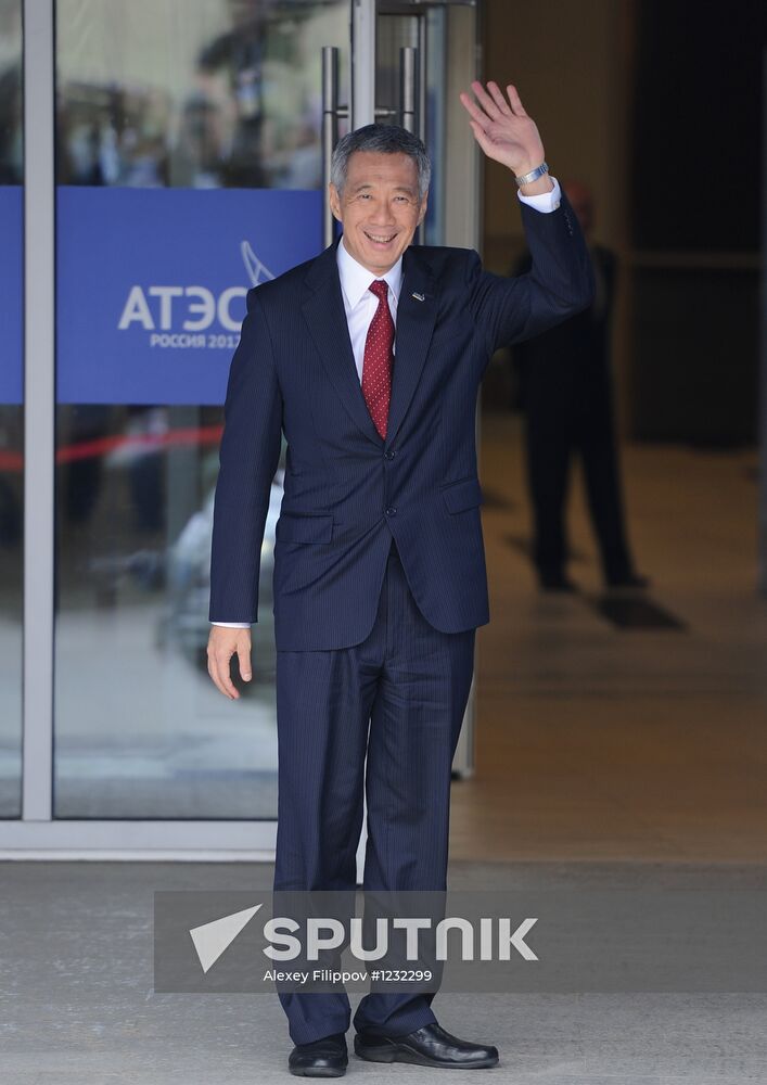 APEC economic leaders gather for their first meeting