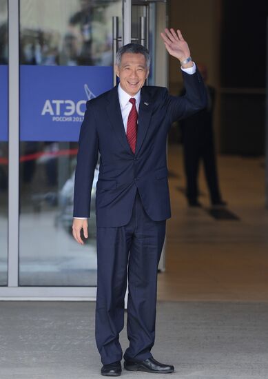 APEC economic leaders gather for their first meeting
