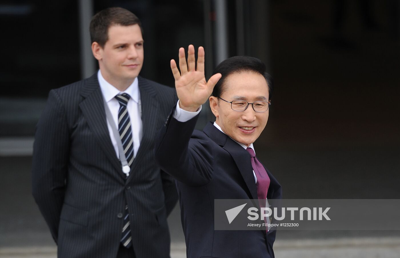 APEC economic leaders gather for their first meeting