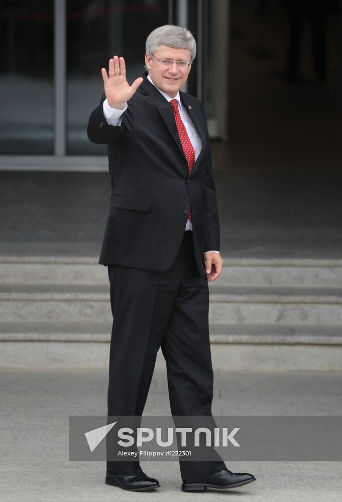 APEC economic leaders gather for their first meeting