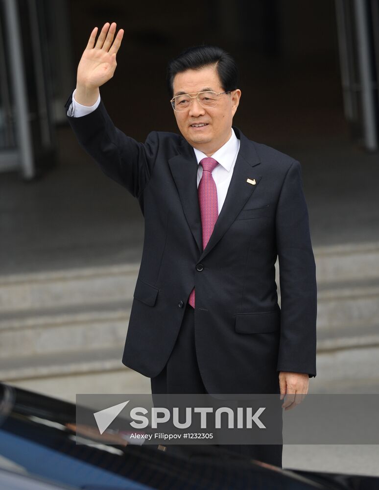 APEC economic leaders gather for their first meeting