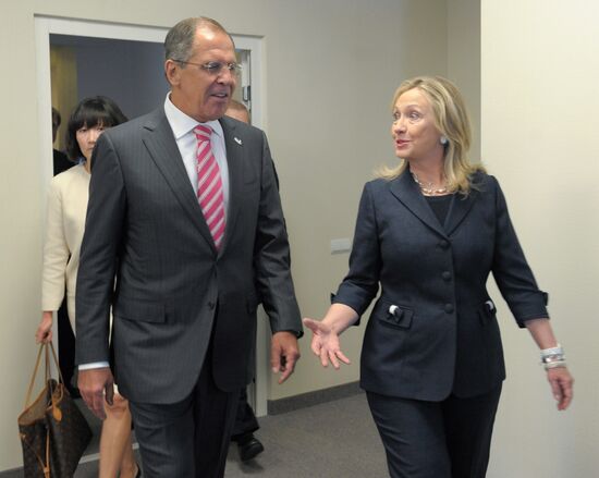 Sergey Lavrov and Hillary Clinton meet at APEC-2012