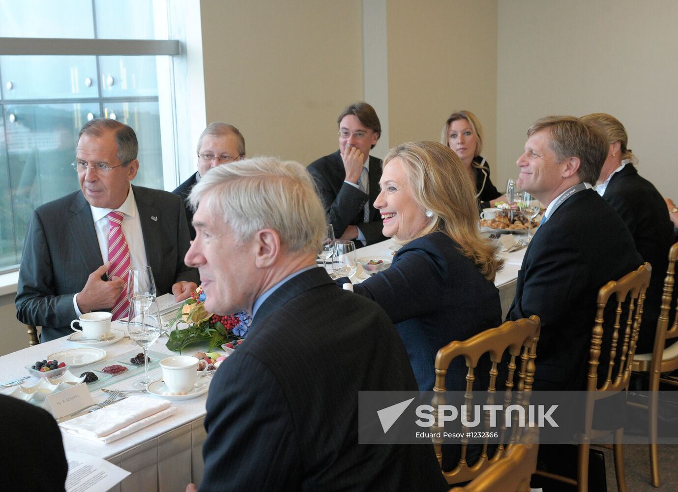 Sergey Lavrov meets with Hillary Clinton at APEC Leaders' Week