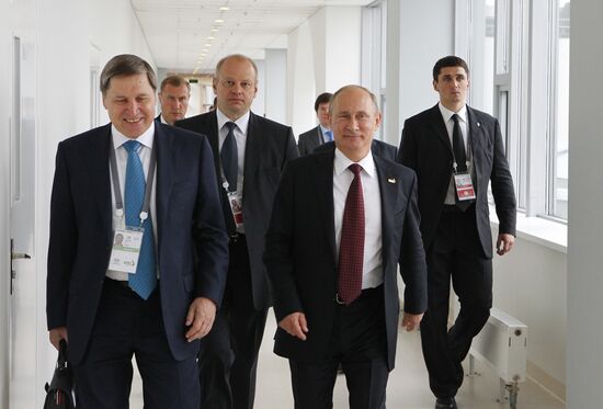 First plenary meeting of APEC Economiс Leaders