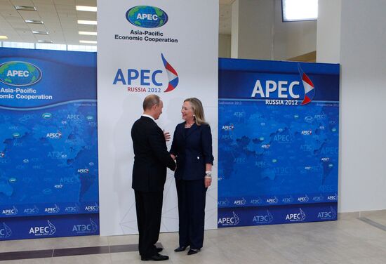 APEC economic leaders gather for their first meeting