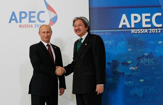 APEC economic leaders gather for their first meeting