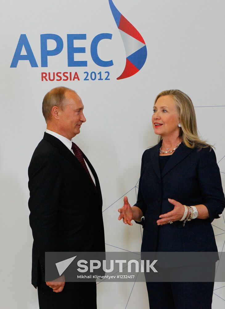 APEC economic leaders gather for their first meeting