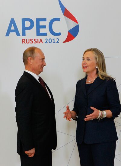 APEC economic leaders gather for their first meeting