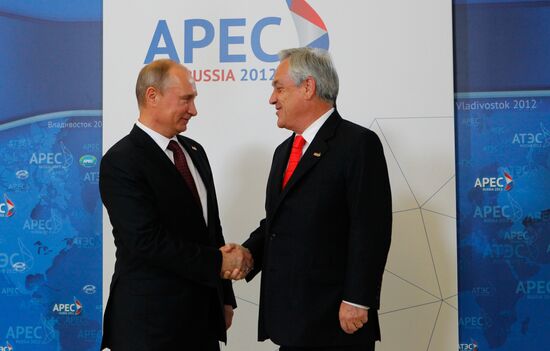 APEC economic leaders gather for their first meeting