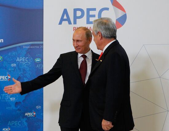 APEC economic leaders gather for their first meeting