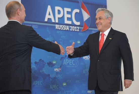 APEC economic leaders gather for their first meeting