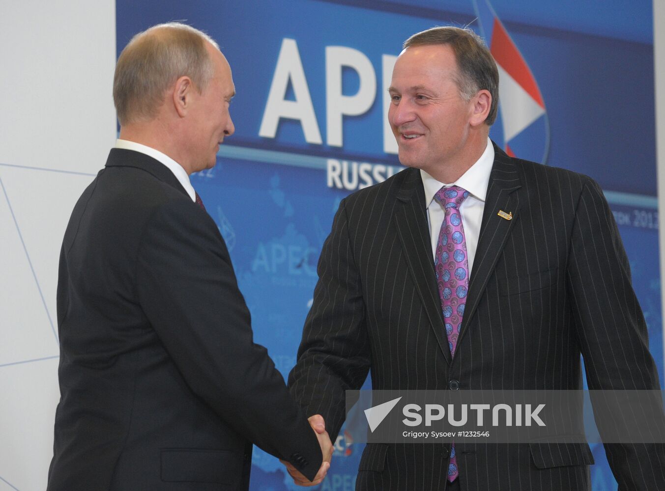 APEC economic leaders gather for their first meeting
