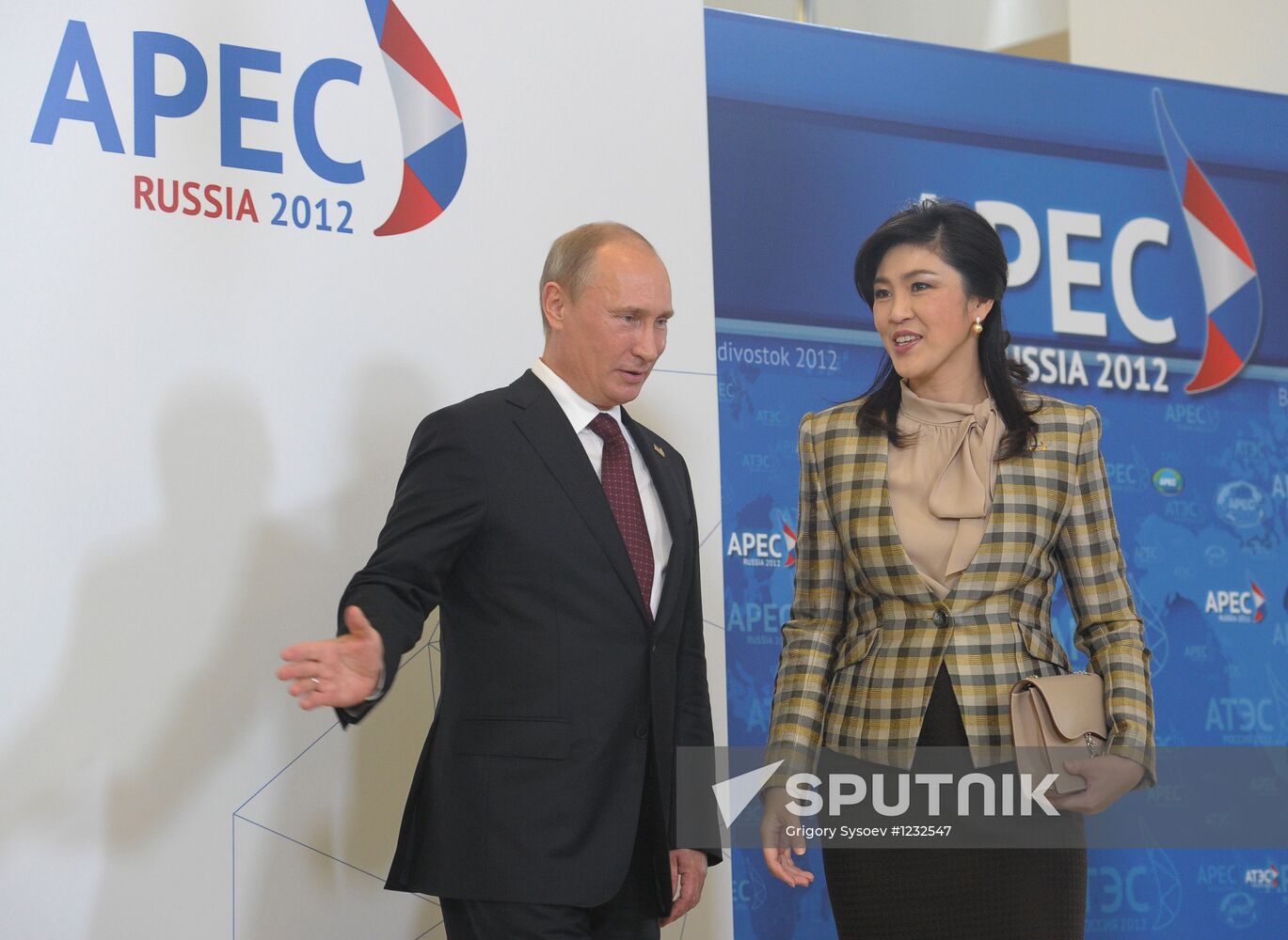 APEC economic leaders gather for their first meeting