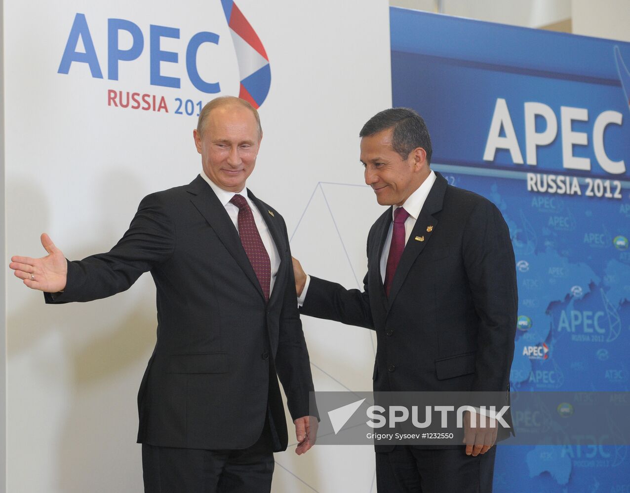 APEC economic leaders gather for their first meeting