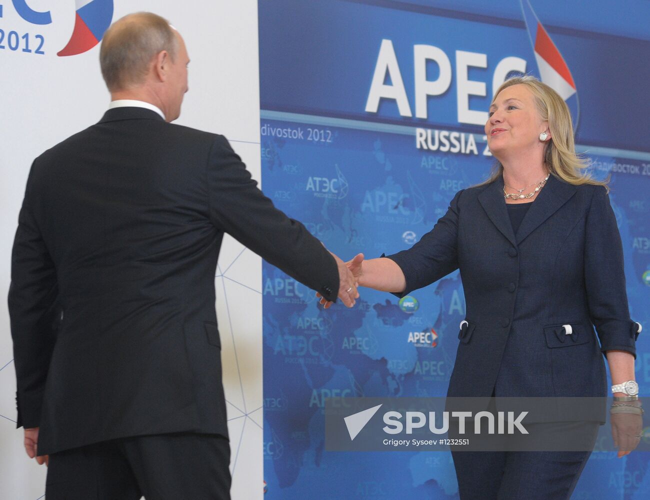 APEC economic leaders gather for their first meeting