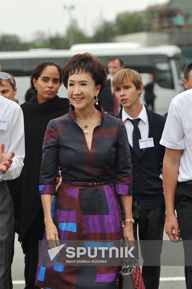 APEC leaders' spouses visit Ocean National Children's Center