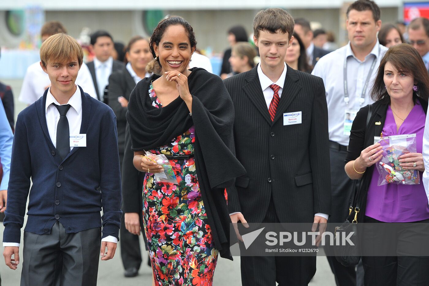 APEC leaders' spouses visit Ocean National Children's Center