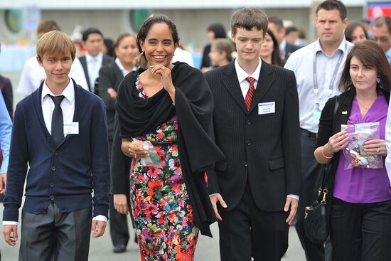 APEC leaders' spouses visit Ocean National Children's Center