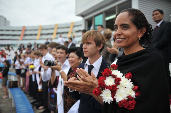 APEC leaders' spouses visit Ocean National Children's Center