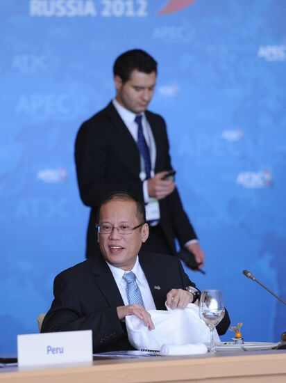 APEC Economic Leaders have working breakfast