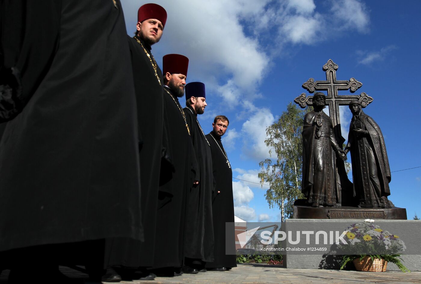 Monument to Sts. Peter and Fevronia unveiled in Veliky Novgorod