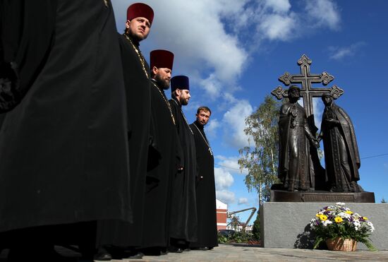 Monument to Sts. Peter and Fevronia unveiled in Veliky Novgorod