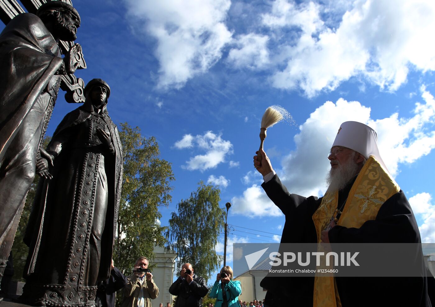 Monument to Sts. Peter and Fevronia unveiled in Veliky Novgorod