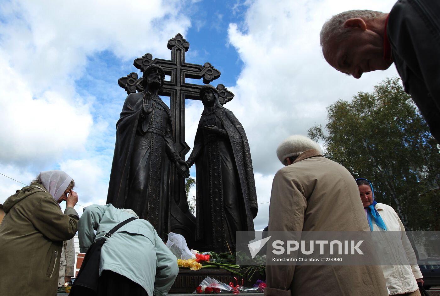 Monument to Sts. Peter and Fevronia unveiled in Veliky Novgorod