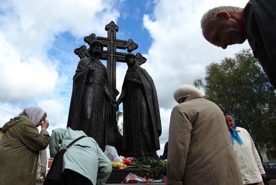 Monument to Sts. Peter and Fevronia unveiled in Veliky Novgorod