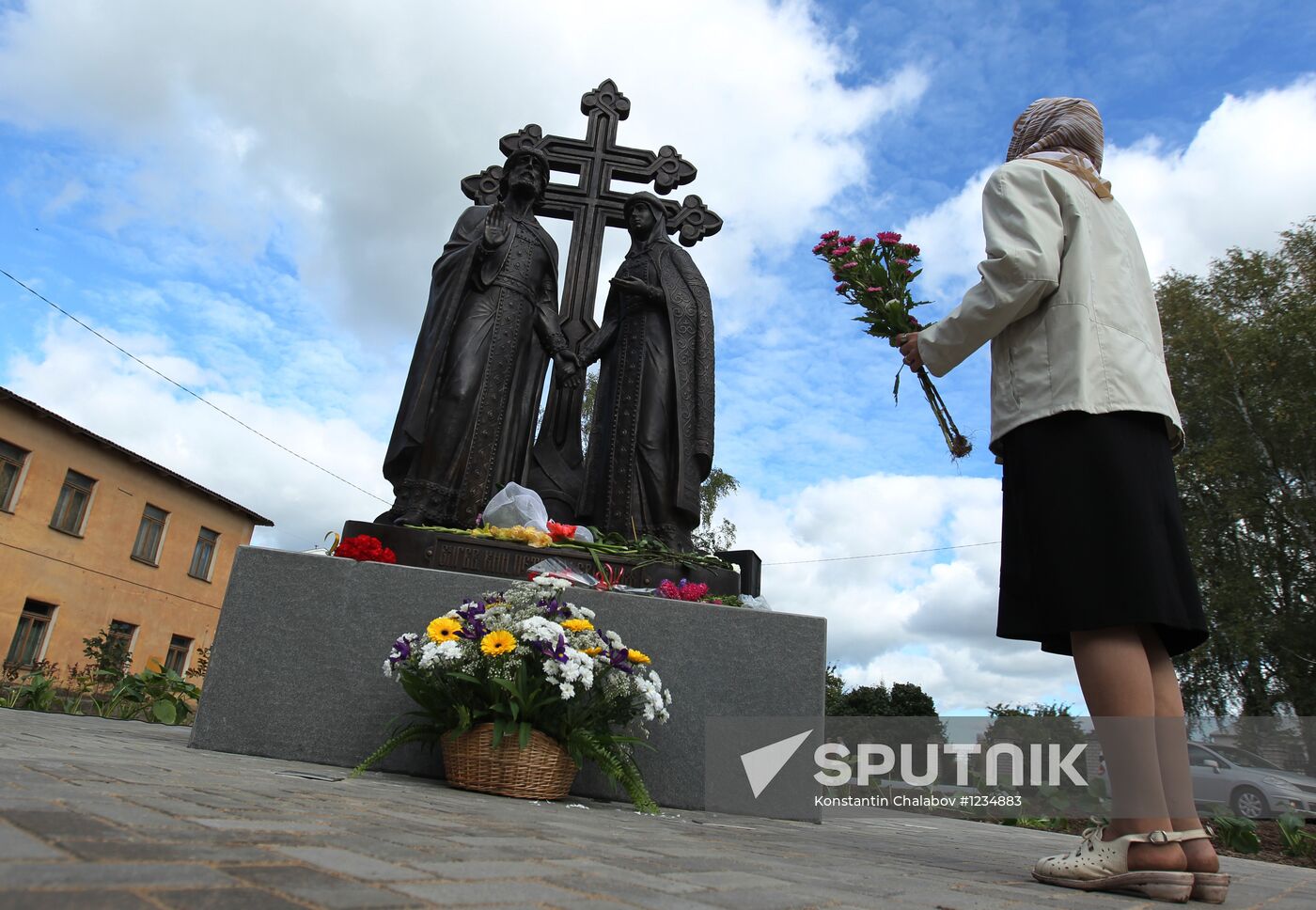 Monument to Sts. Peter and Fevronia unveiled in Veliky Novgorod