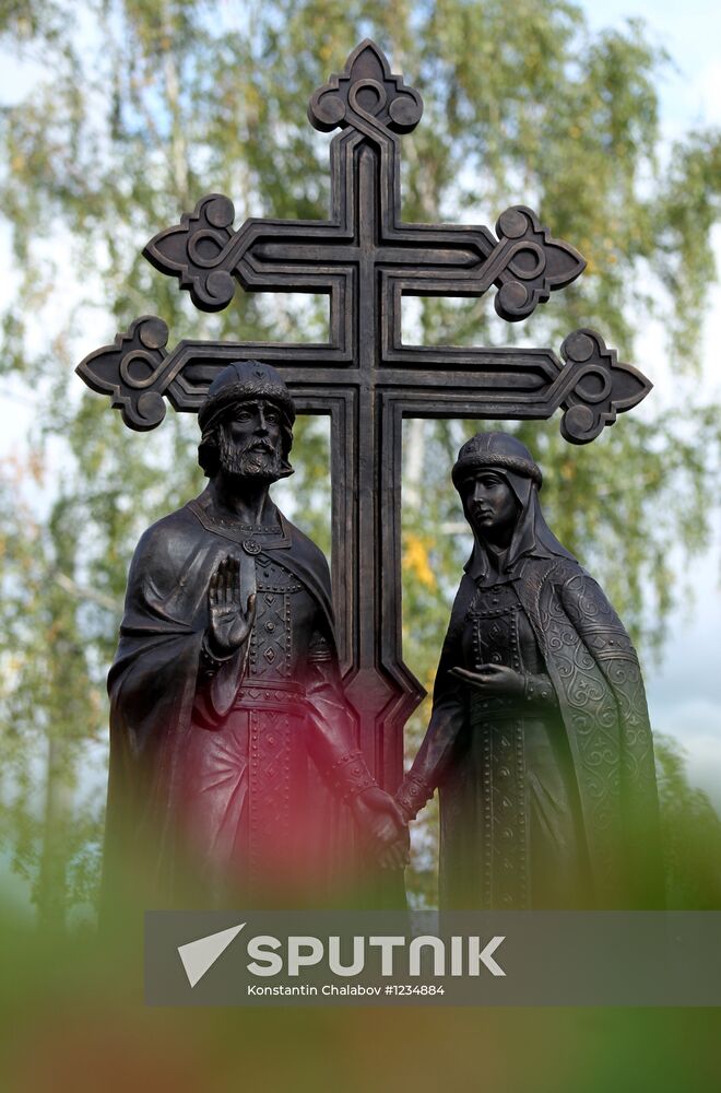 Monument to Sts. Peter and Fevronia unveiled in Veliky Novgorod