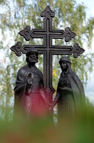 Monument to Sts. Peter and Fevronia unveiled in Veliky Novgorod