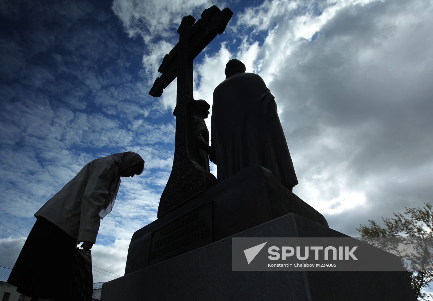 Monument to Sts. Peter and Fevronia unveiled in Veliky Novgorod