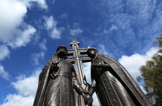 Monument to Sts. Peter and Fevronia unveiled in Veliky Novgorod
