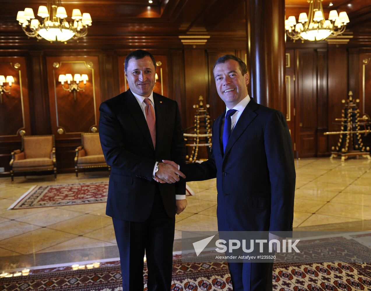 From right: Russian Prime Minister Dmitry Medvedev meets with his Moldovan counterpart Vlad Filat in Gorki residence, 11 September 2012. Location: Russia, Moscow region. Author: Alexander Astafyev/Sputnik. Russian, Moldova's Prime Ministers meet in Moscow