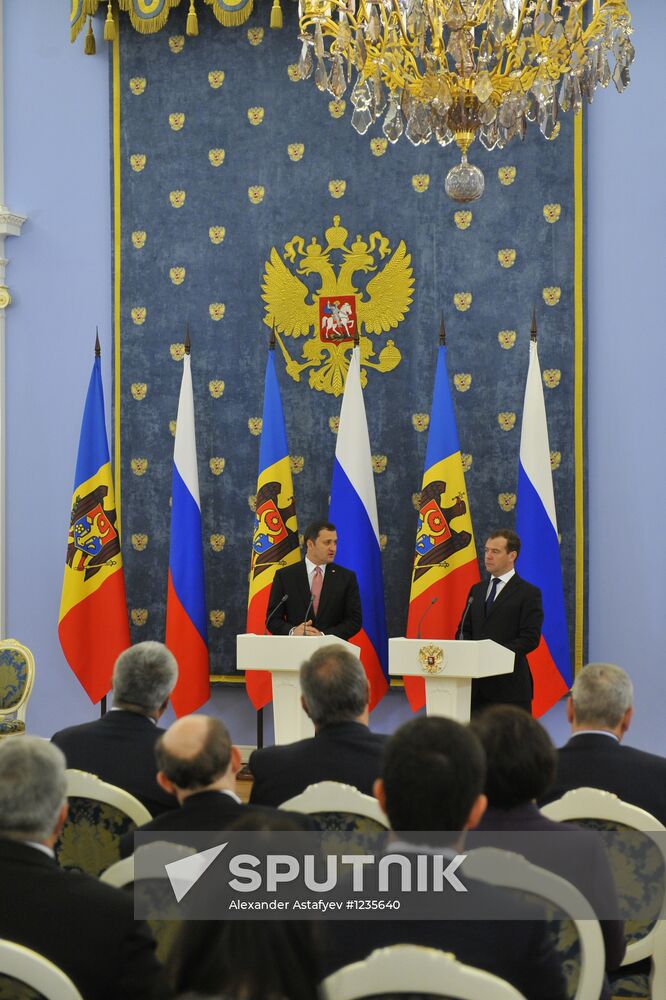 Russian and Moldova prime ministers meet in Moscow